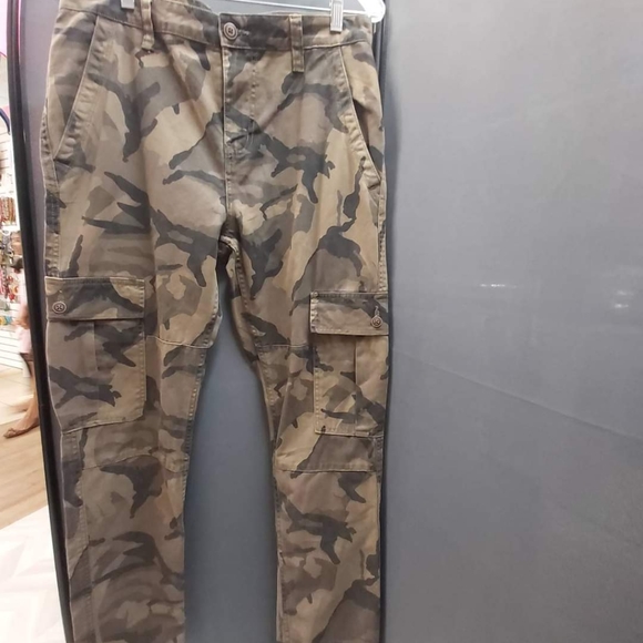 Men's CAMO Cargo Pants - Picture 2 of 11